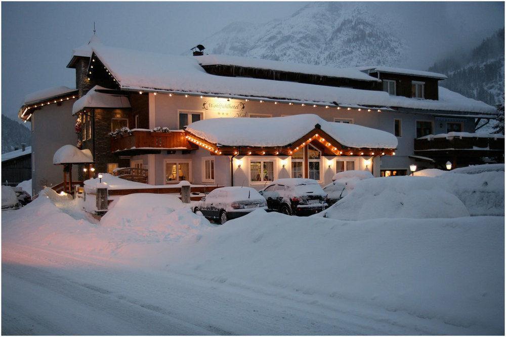 Wohlfuhlhotel Berg Heil Holzgau Exterior photo